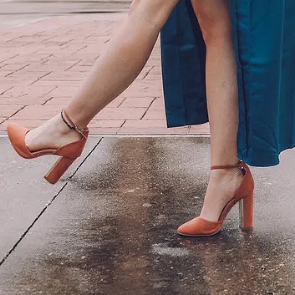 Lulus Chic Mauve Suede block heel